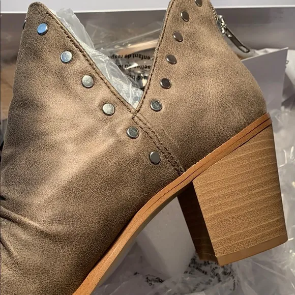 Report Women's Brown Ankle Boots