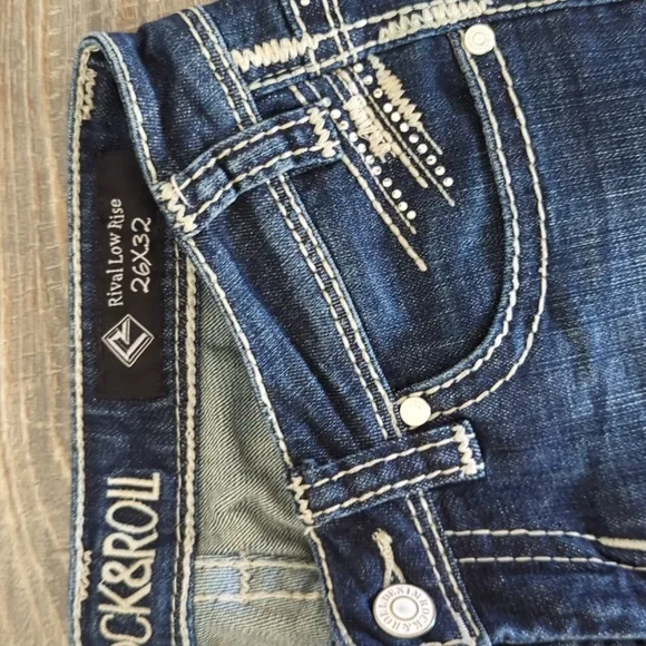 ROCK &amp; ROLL Cowgirl &quot;Rival Low Rise&quot; bootcut denim rodeo jeans 26x32L like new