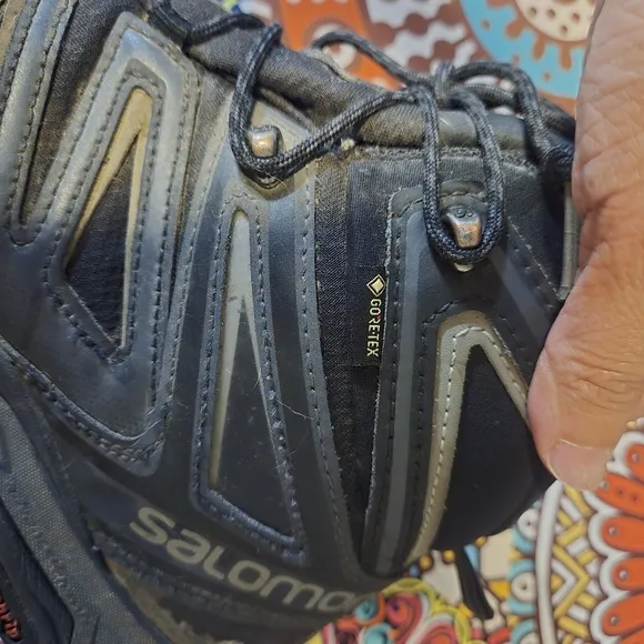 Salomon Men's Black Hiking Shoes size 10
