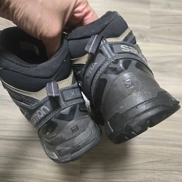 Salomon Men's Black Hiking Shoes size 10