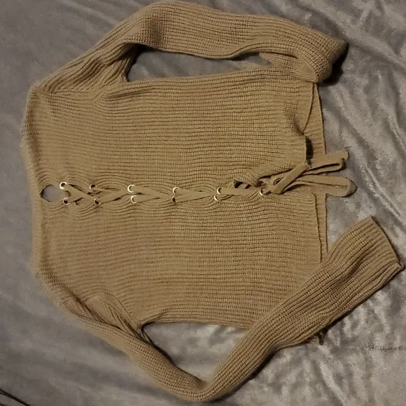 SEMI NEW FASHION NOV BUNDLE OF SWEATERS