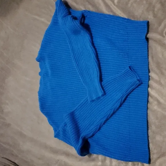 SEMI NEW FASHION NOV BUNDLE OF SWEATERS