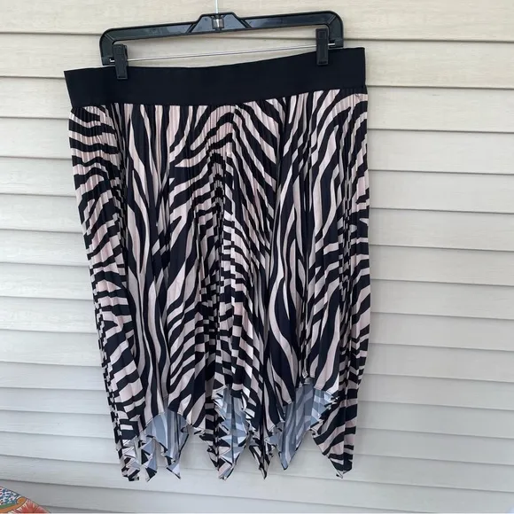 Shegul Elly Skirt in Zebra Print Size M (16/18) (NWT)