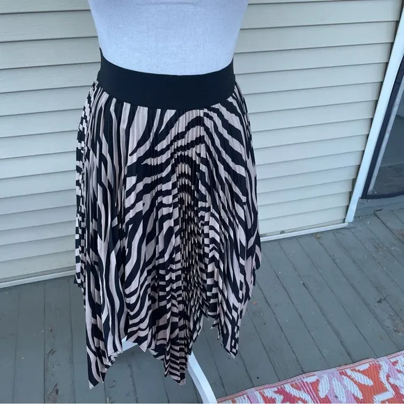 Shegul Elly Skirt in Zebra Print Size M (16/18) (NWT)