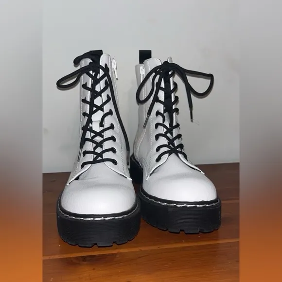 Sincerely Jules Harley Women Lace  Up Combat Boots White Faux Leather Vegan NWOB