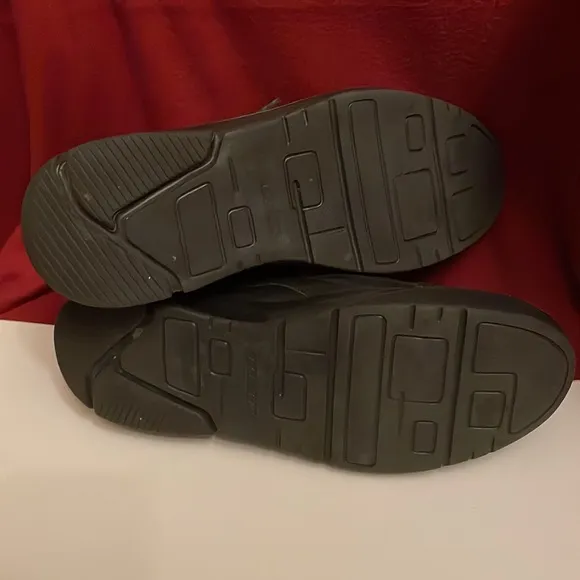 SKECHERS, Excellent condition men’s size 12 laced slip on athletic shoes.