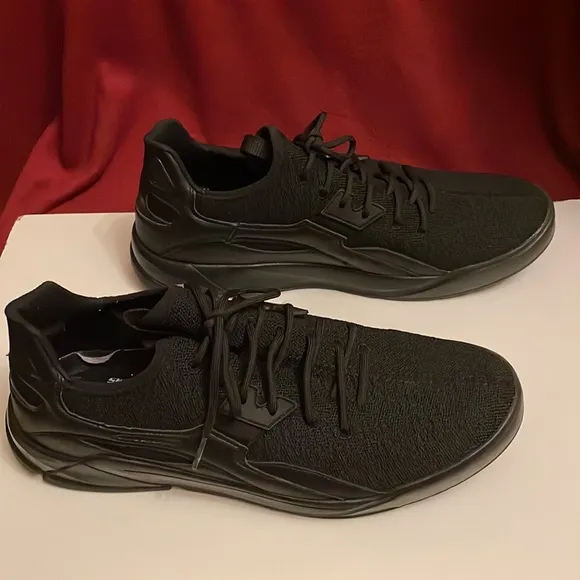 SKECHERS, Excellent condition men’s size 12 laced slip on athletic shoes.