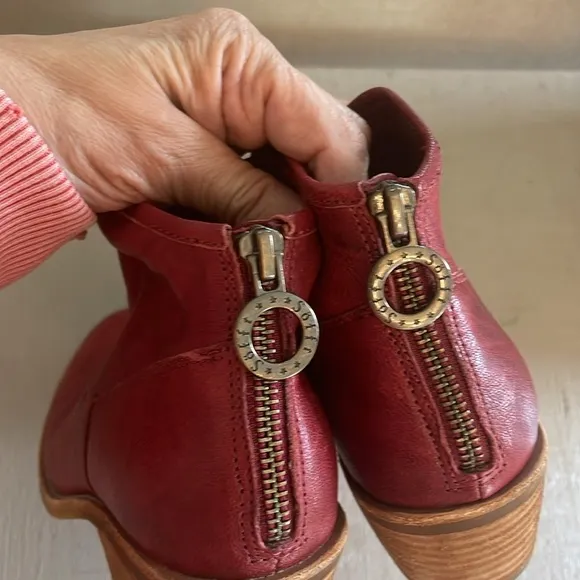 Sofft Ashley Women's Red buttery Leather Western Ankle Booties in size 6 M