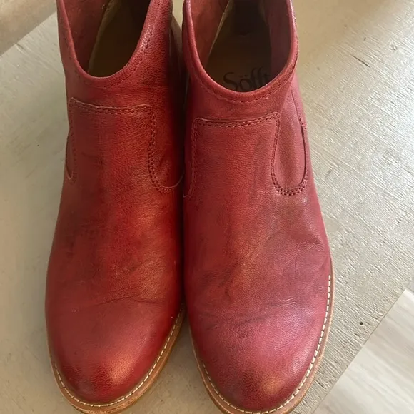 Sofft Ashley Women's Red buttery Leather Western Ankle Booties in size 6 M