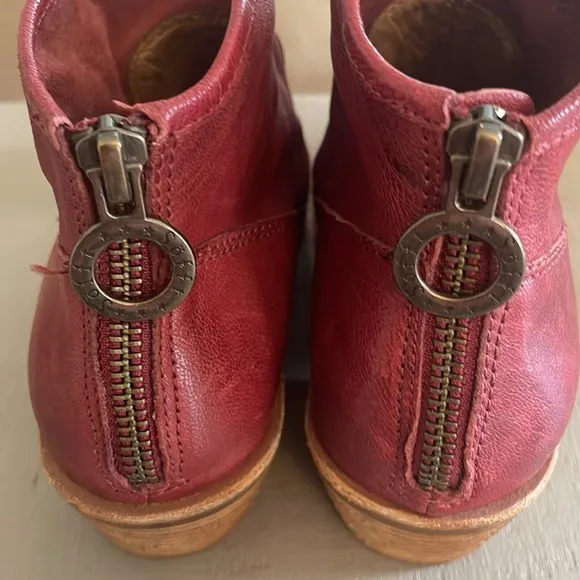 Sofft Ashley Women's Red buttery Leather Western Ankle Booties in size 6 M