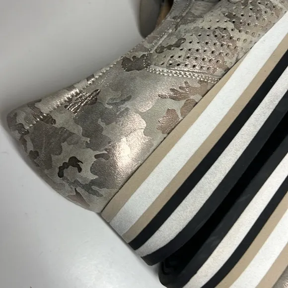 Softwaves Cadie Slip-On Shoe Khaki Camo Women’s Size