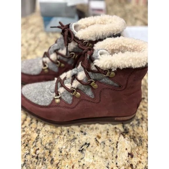 SOREL Sneakchic Alpine lace-up fur lined ankle chukka boots Maroon Size 7.5