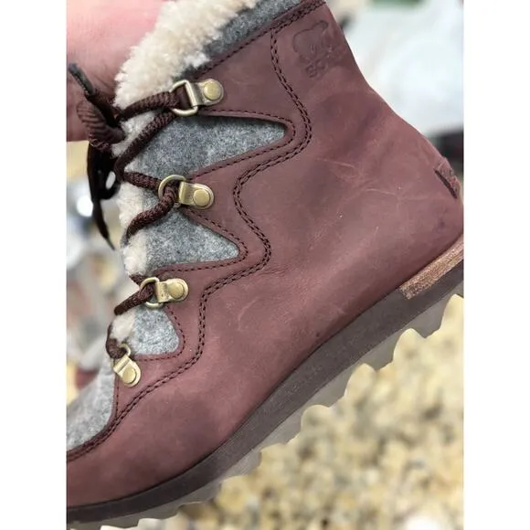 SOREL Sneakchic Alpine lace-up fur lined ankle chukka boots Maroon Size 7.5