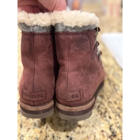 SOREL Sneakchic Alpine lace-up fur lined ankle chukka boots Maroon Size 7.5