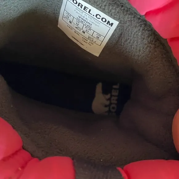 Sorel,  Whitney II Puffy Mid boot, in pink,  black,   white girl's size 13, EUC.