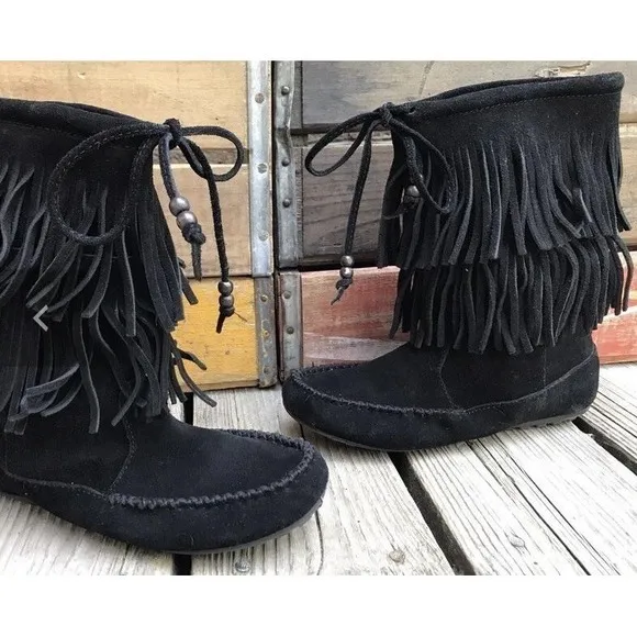 Southwestern Style Womens Minnetonka Black Fringe Leather Moccasin Boots Size 6