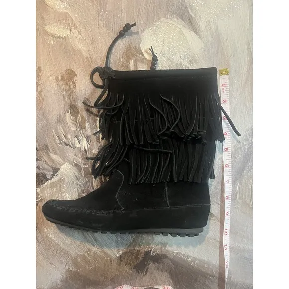 Southwestern Style Womens Minnetonka Black Fringe Leather Moccasin Boots Size 6