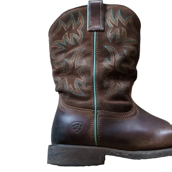 Step into Style and Comfort with the Ariat Delilah Western Boot size 8.5