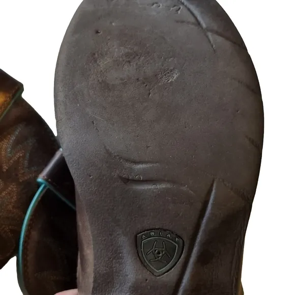 Step into Style and Comfort with the Ariat Delilah Western Boot size 8.5