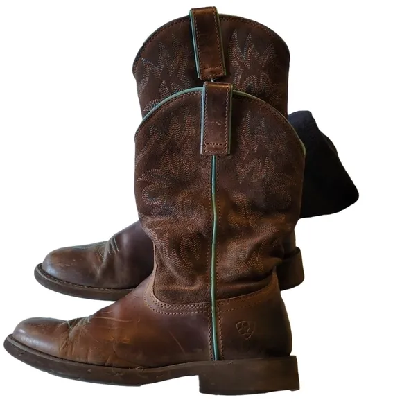 Step into Style and Comfort with the Ariat Delilah Western Boot size 8.5