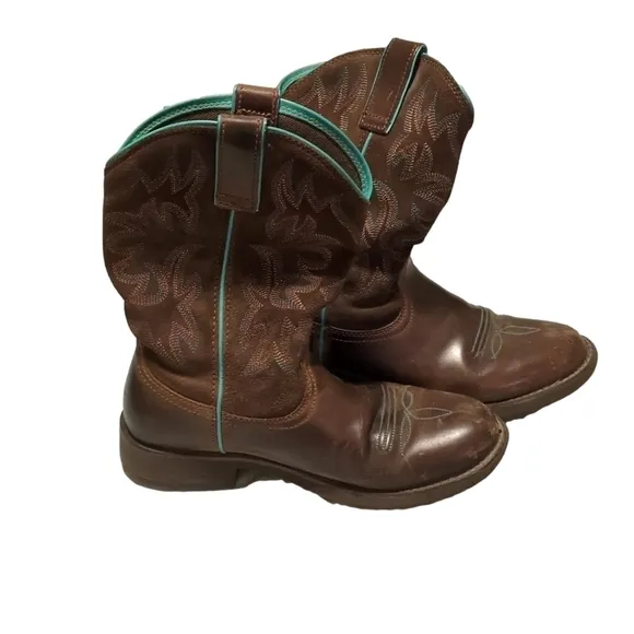 Step into Style and Comfort with the Ariat Delilah Western Boot size 8.5