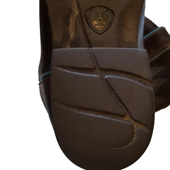 Step into Style and Comfort with the Ariat Delilah Western Boot size 8.5