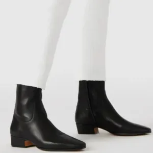 Steve Madden 'Dusty' Leather Booties | Size 7 | Chic &amp; Lightweight | Like New