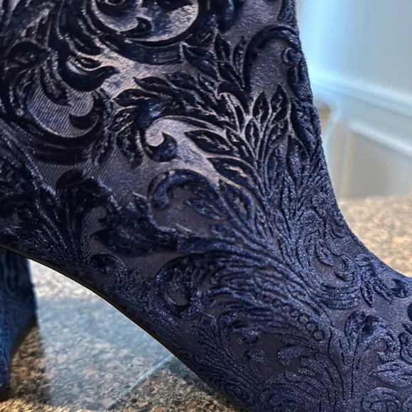Stuart Weitzman Elegant Black Velvet Ankle Boots