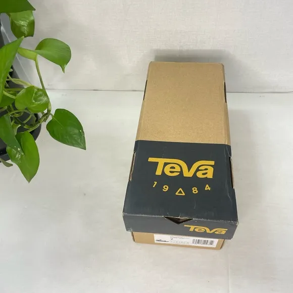 Teva men’s Original Universal Sandal 12‎ Shock Green size 7