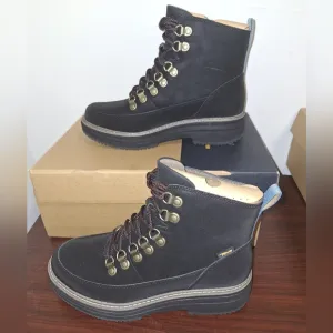 Teva W Midform Lace-up Boots in black in a ladies 10 &amp; 8. NWB