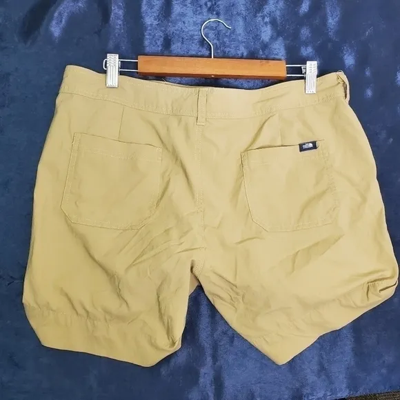 The North Face Sporty Khaki Shorts Women's Size 12