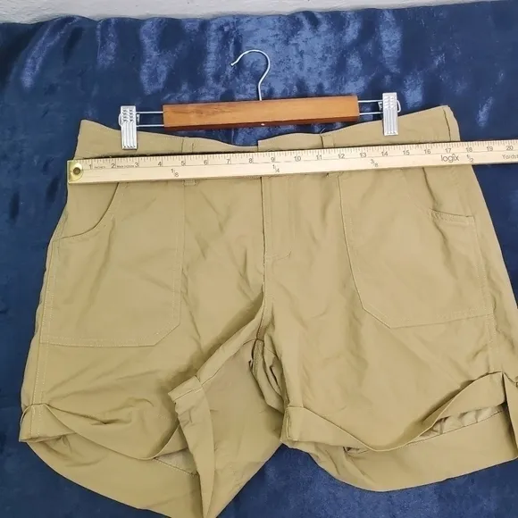 The North Face Sporty Khaki Shorts Women's Size 12