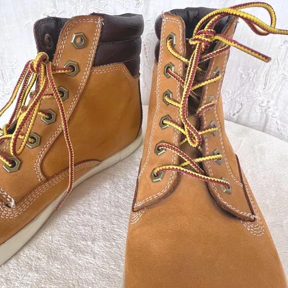 Tiimberland  Women's Dausette Sneaker Boots Size 9M 🎉 Host Pick 3X