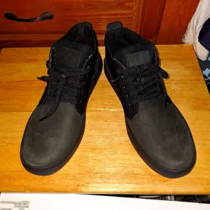 Timberland black leather Davis Square Chukka Boots in men's size 12. Pre-loved