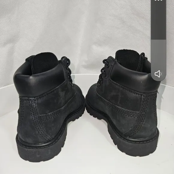 Timberland Black Rugged Outdoor Boots with Lace-Up Design