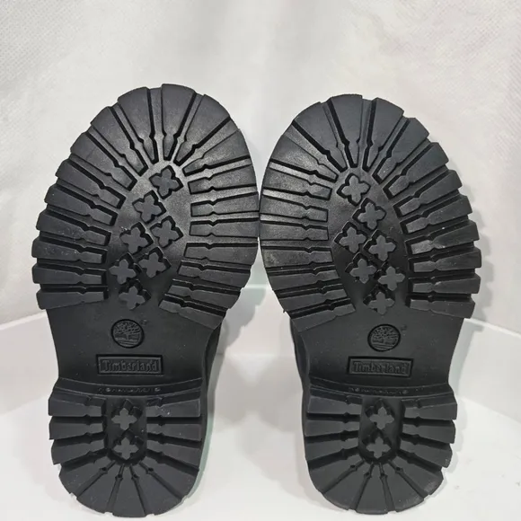 Timberland Black Rugged Outdoor Boots with Lace-Up Design