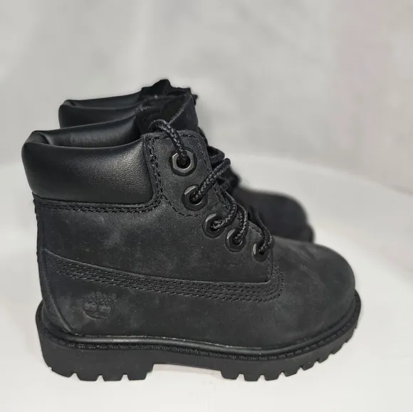 Timberland Black Rugged Outdoor Boots with Lace-Up Design