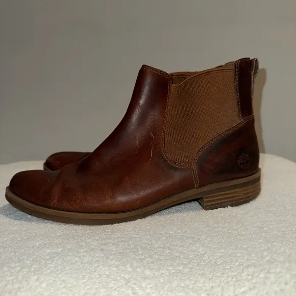 Timberland Brown Chelsea Boots with Classic Silhouette. Size 9.5