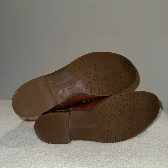 Timberland Brown Chelsea Boots with Classic Silhouette. Size 9.5
