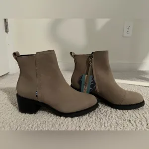 TOMS Marina Taupe Boots size 6.5