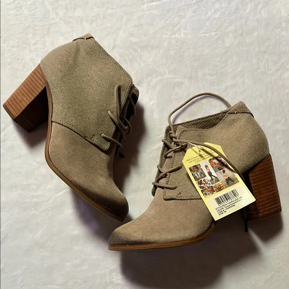 Toms women’s lunata lace up booties taupe
