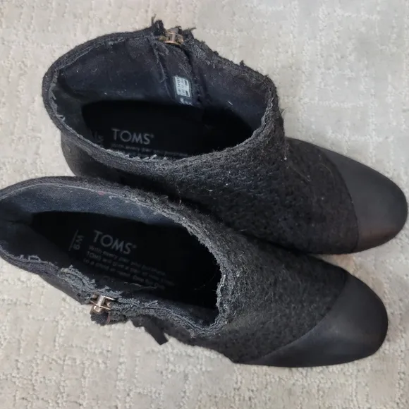 TOMS Women's Size US 9 Black Platform Wedge Fashion Ankle Boots Booties