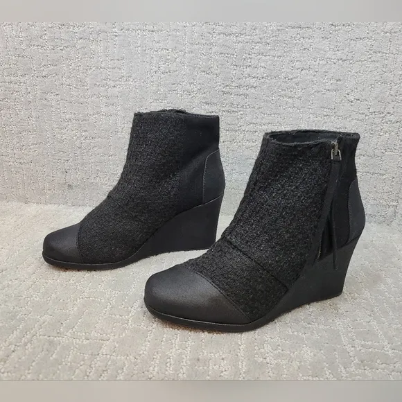 TOMS Women's Size US 9 Black Platform Wedge Fashion Ankle Boots Booties