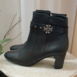 Tory Burch Black Leather Ankle BootsSize 11M.New Confition