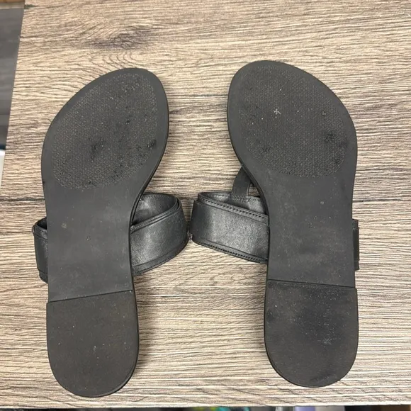 Tory Burch black thong sandal