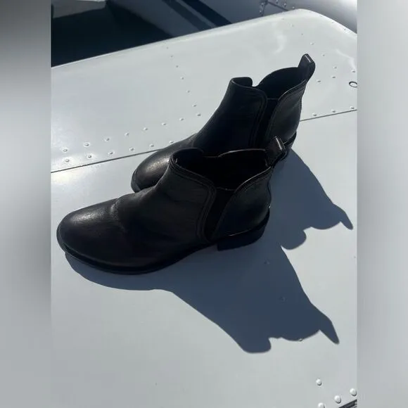 TORY BURCH Griffith Women's Black Leather Ankle Boots! Great condition! Size 6