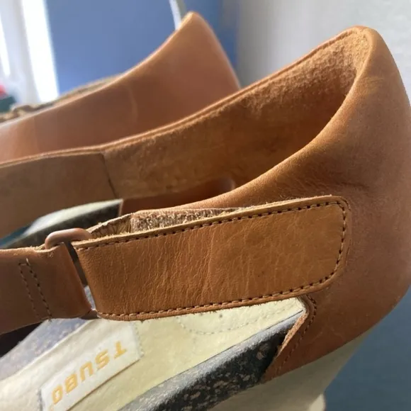 Tsubo Isara Leather Tan Wedge Sandals with Asymmetrical Strap Size 6.