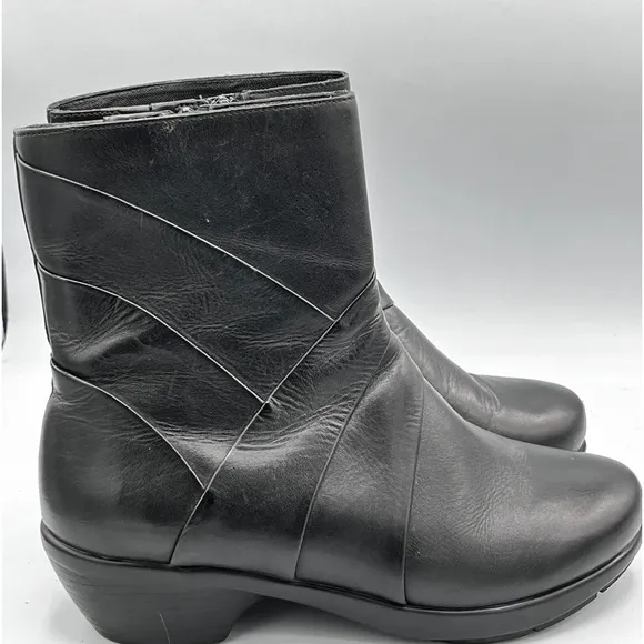 UC  Ultimate Comfort 24/7 Black Leather Ankle Boots Women’s Size US 7 Side  Zip