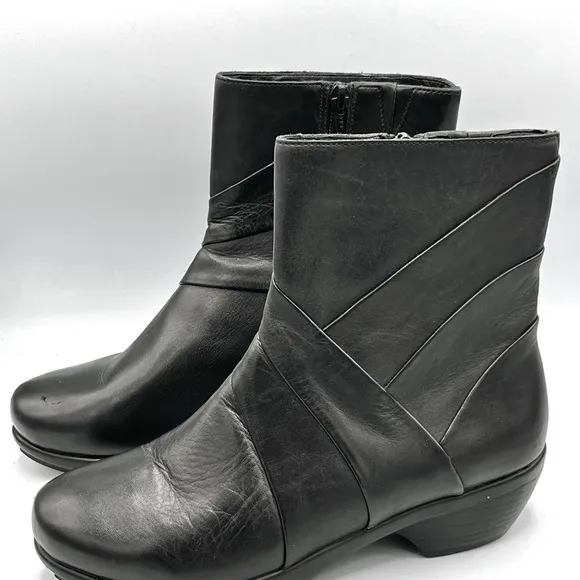 UC  Ultimate Comfort 24/7 Black Leather Ankle Boots Women’s Size US 7 Side  Zip