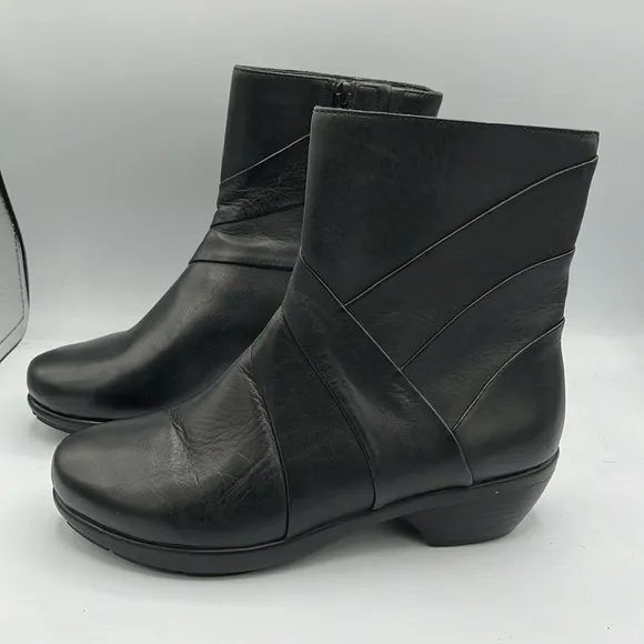 UC  Ultimate Comfort 24/7 Black Leather Ankle Boots Women’s Size US 7 Side  Zip